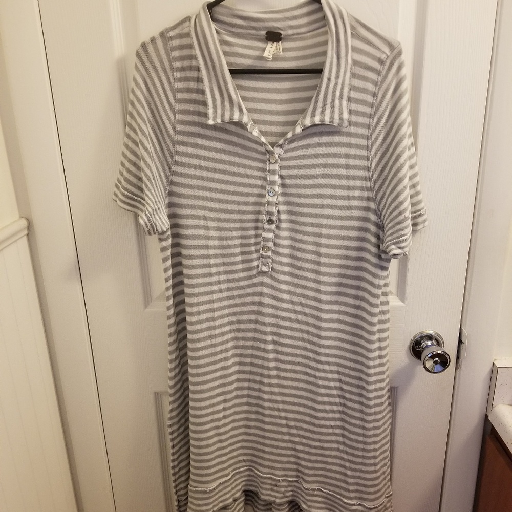 We the Free gray and white striped tunic L